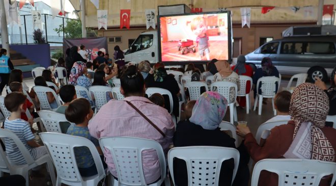 İzmit Belediyesinden çocuklara sinema keyfi