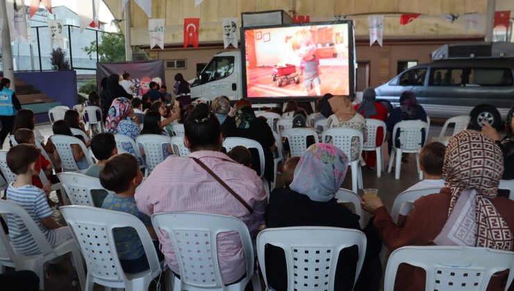İzmit Belediyesinden çocuklara sinema keyfi