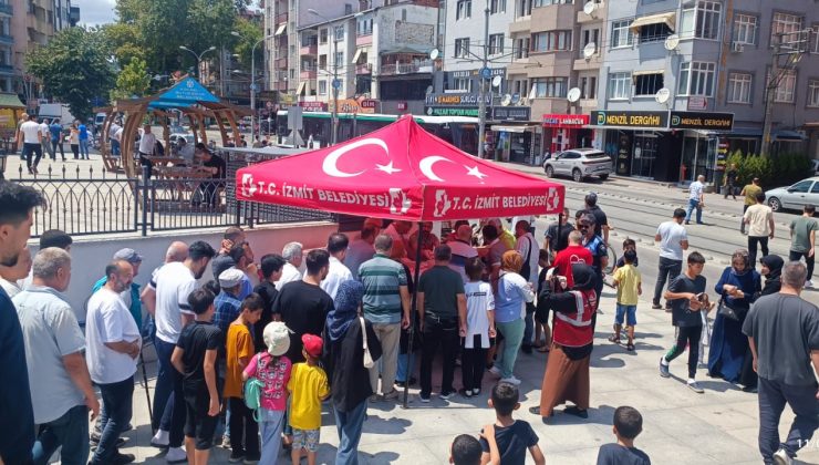 İzmit Belediyesi’nden gönülleri ısıtan aşure ikramı