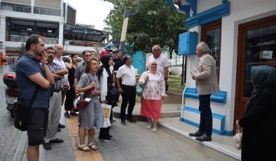 İzmit Belediyesi şair ve yazar derneklerini Edebiyat Sokağında dinledi