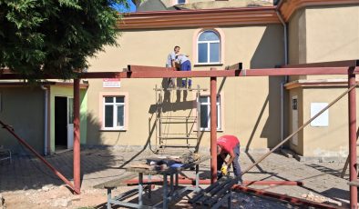 İzmit Belediyesinden Bağlıca Mahallesi Toramanlar Cami’ne sundurma