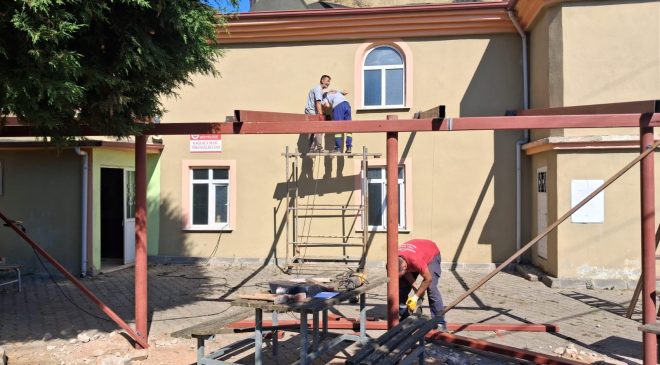 İzmit Belediyesinden Bağlıca Mahallesi Toramanlar Cami’ne sundurma