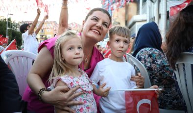 Zafer Bayramı’nın 103. yılı İzmit’te renkli etkinliklerle kutlandı 