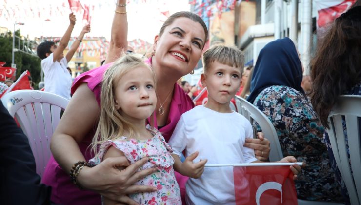 Zafer Bayramı’nın 103. yılı İzmit’te renkli etkinliklerle kutlandı 