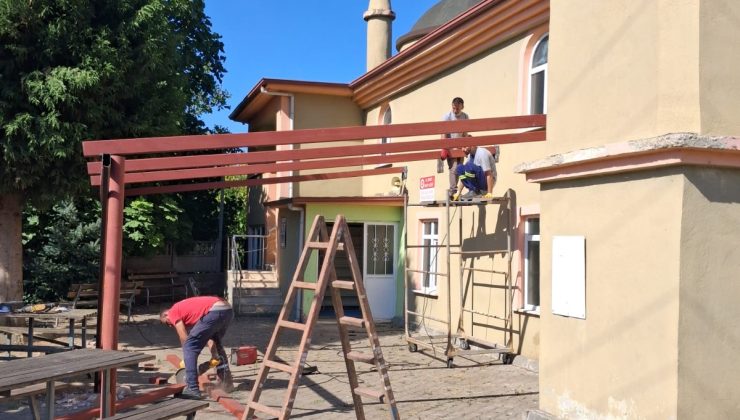 İzmit Belediyesinden Bağlıca Mahallesi Toramanlar Cami’ne sundurma