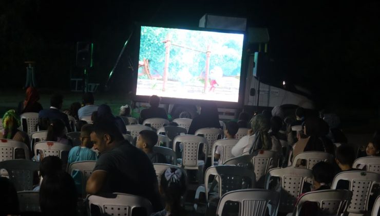 İzmit Belediyesinden Şahinlerde çocuklara unutulmaz sinema akşamı