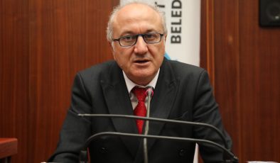 Erdem Arcan, meclis üyesi arkadaşlarına teşekkür etti