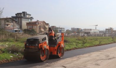İzmit Belediyesi Yenişehir Mahallesi’nde yolları yeniliyor