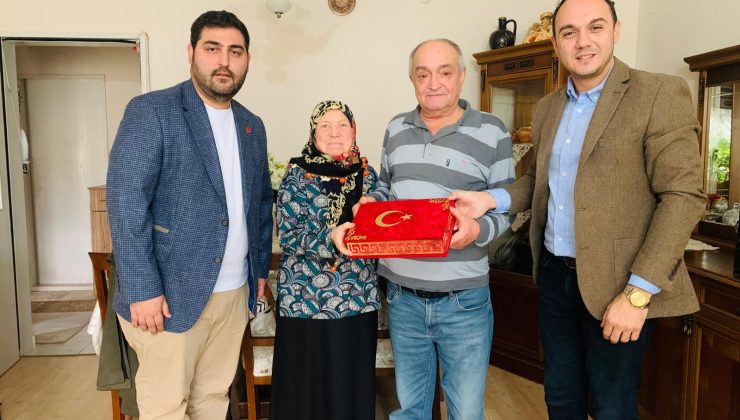 İzmit Belediyesinden Başiskele’de Kıbrıs Gazilerine anlamlı ziyaret