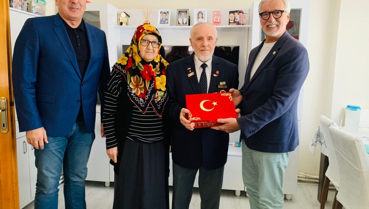 İzmit Belediyesinden Derince’deki Kıbrıs Gazilerine vefa ziyareti