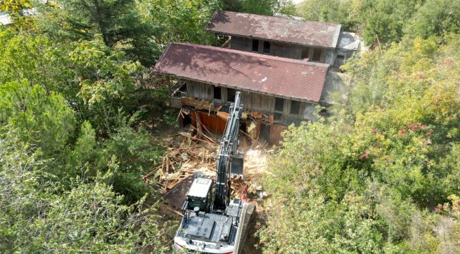 İzmit’te tehlike oluşturan metruk bina yıkıldı