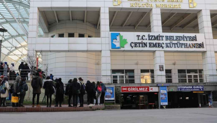 İzmit Belediyesinden çocuklara Cumhuriyet hediyesi
