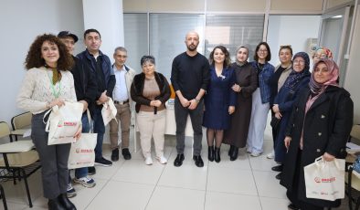 İzmit Belediyesi “Engelsiz Ebeveyn Akademisi”  Cumhuriyet Yaşam Merkezi’ndeki ilk eğitimle başladı