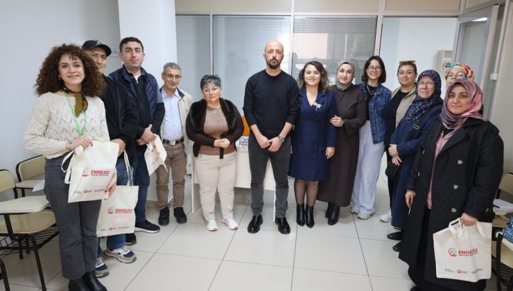 İzmit Belediyesi “Engelsiz Ebeveyn Akademisi”  Cumhuriyet Yaşam Merkezi’ndeki ilk eğitimle başladı