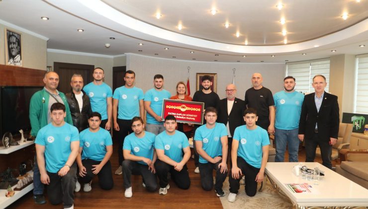 Fatma Başkan, İzmitli pehlivanları ağırladı