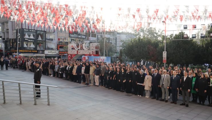 İzmit Belediyesi, Ata’ya saygıyla kenetlendi