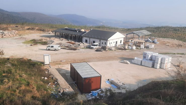 İzmit Belediyesi Dost Pati Yaşam Alanı’nda çalışmalar tüm hızıyla devam ediyor