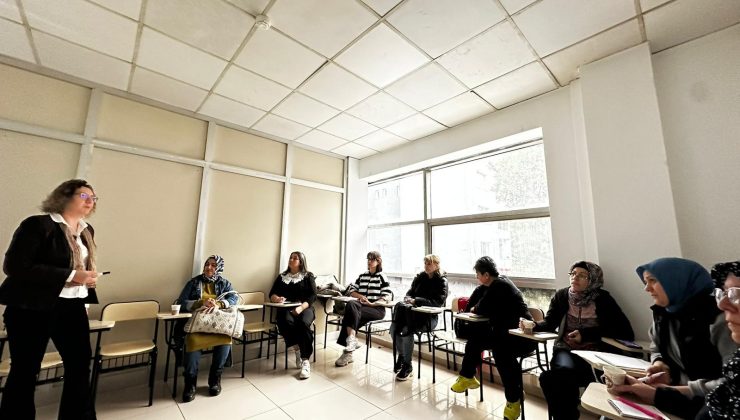 İzmit Belediyesi Engelsiz Ebeveyn Akademisi tüm hızıyla devam ediyor