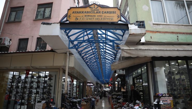 İzmit Belediyesi Tarihi Ayakkabıcılar Çarşısı’nın çatısını yeniledi