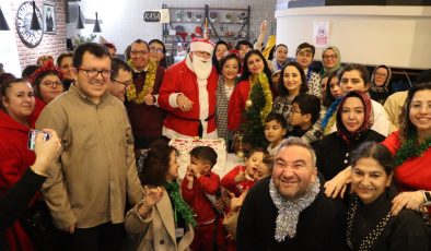 Down Cafe’de yeni yıl coşkusu: Özel Çocuklar için 3. Geleneksel Yılbaşı Programı gerçekleştirildi