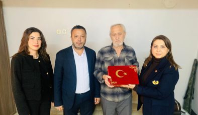 İzmit Belediyesi gazilere vefa ziyaretlerini sürdürüyor