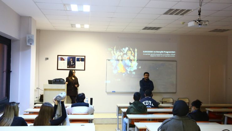 İzmit Belediyesinden gençlere Avrupa Fırsatları semineri