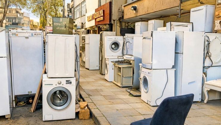 İzmit Kanlıbağ’da spotçuların kaldırım işgaline UYARILAR BİTİYOR MÜHÜRLEME BAŞLIYOR