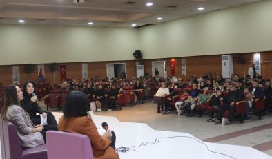 İzmit Belediyesinden ebeveynlere: ‘Dijital Dünyada Sağlıklı Çocuk Büyütmek’ paneli