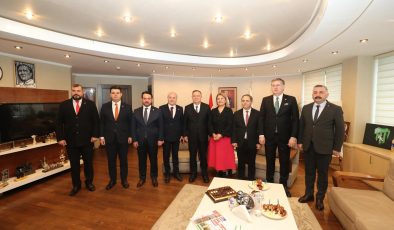 CHP’li Gökan Zeybek’ten İzmit Kent Lokantasına ziyaret 