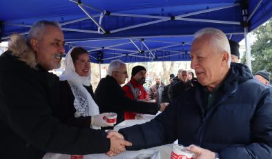 İzmit Belediyesinden Miraç Kandili’nde helva ikramı