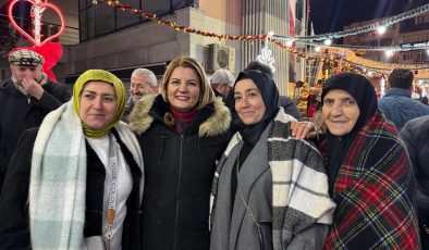 İzmitliler 2026’ya Belsa Meydanında ‘Merhaba’ dedi