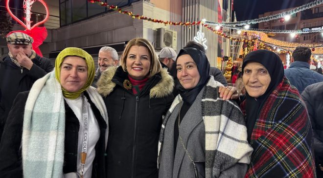 İzmitliler 2026’ya Belsa Meydanında ‘Merhaba’ dedi