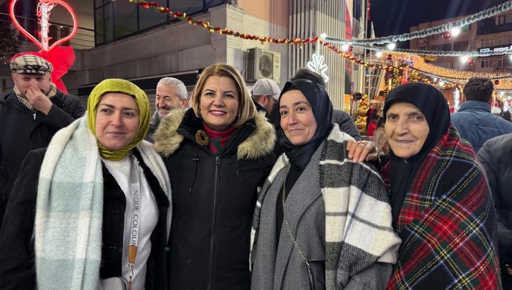 İzmitliler 2026’ya Belsa Meydanında ‘Merhaba’ dedi