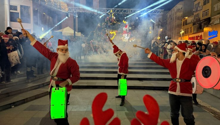 İzmit’te yılbaşı etkinlikleri ziyaretçi akınına uğradı