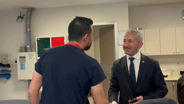 İzmit Belediyesinden sağlık çalışanlarına 14 Mart Tıp Bayramı ziyareti