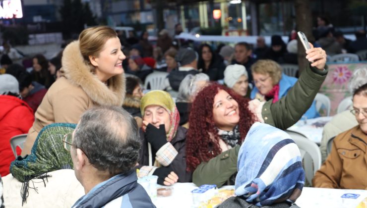 İzmit Belediyesi, iftar sofrasını bu kez Yahya Kaptan’da kurdu