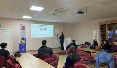 İzmit Belediyesinden gençlere uluslararası fırsat rehberi