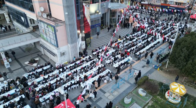 İzmit’te binlerce vatandaş aynı iftar sonrasında buluştu