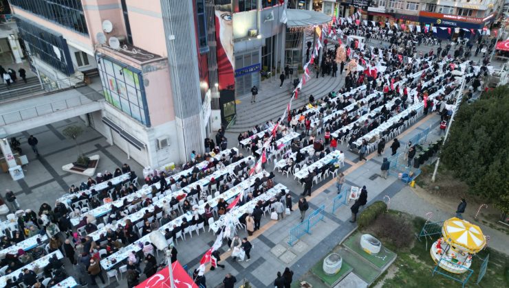 İzmit’te binlerce vatandaş aynı iftar sonrasında buluştu