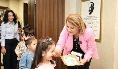 Miniklerden Fatma Başkan’a bayram sürprizi