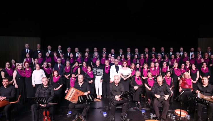 İzmit Belediyesi Türk Sanat Müziği Korosu muhteşem bir geceye imza attı