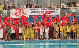İzmit Belediyesinden 23 Nisan’a özel yüzme yarışı coşkusu