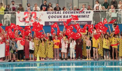 İzmit Belediyesinden 23 Nisan’a özel yüzme yarışı coşkusu