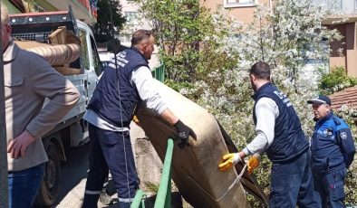 İzmit Belediyesinden çöp eve müdahale