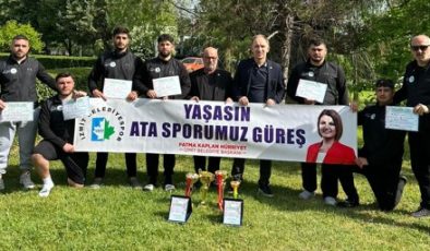 İzmit Belediyesporlu pehlivanlar Balkanlarda kürsüye çıktı
