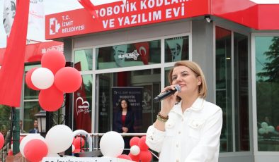 İzmit Belediyesi Robotik Kodlama ve Yazılım Evi kapılarını açtı 