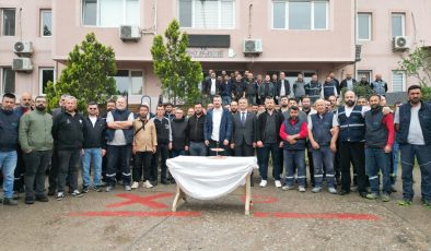 İzmit Belediyesi Fen İşleri emekçileriyle bayramlaştı