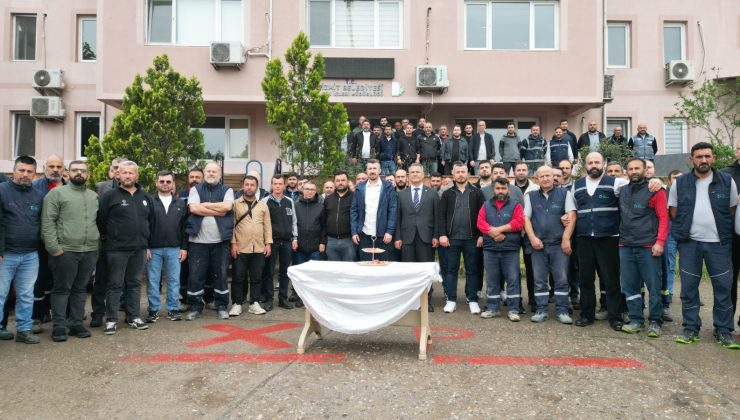 İzmit Belediyesi Fen İşleri emekçileriyle bayramlaştı