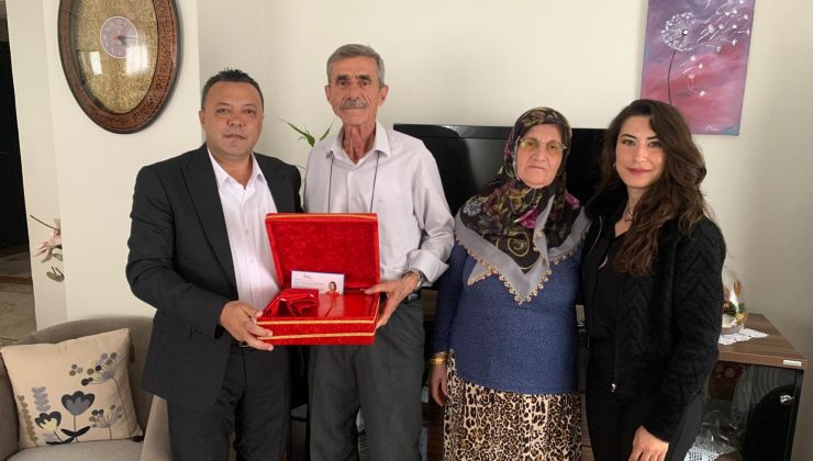 İzmit Belediyesi Gazi ailelerine vefa ziyaretlerine devam ediyor