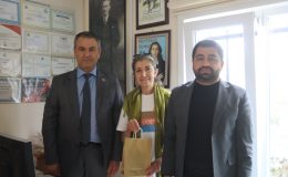 İzmit Belediyesinden kadın muhtarlara Anneler Günü ziyareti